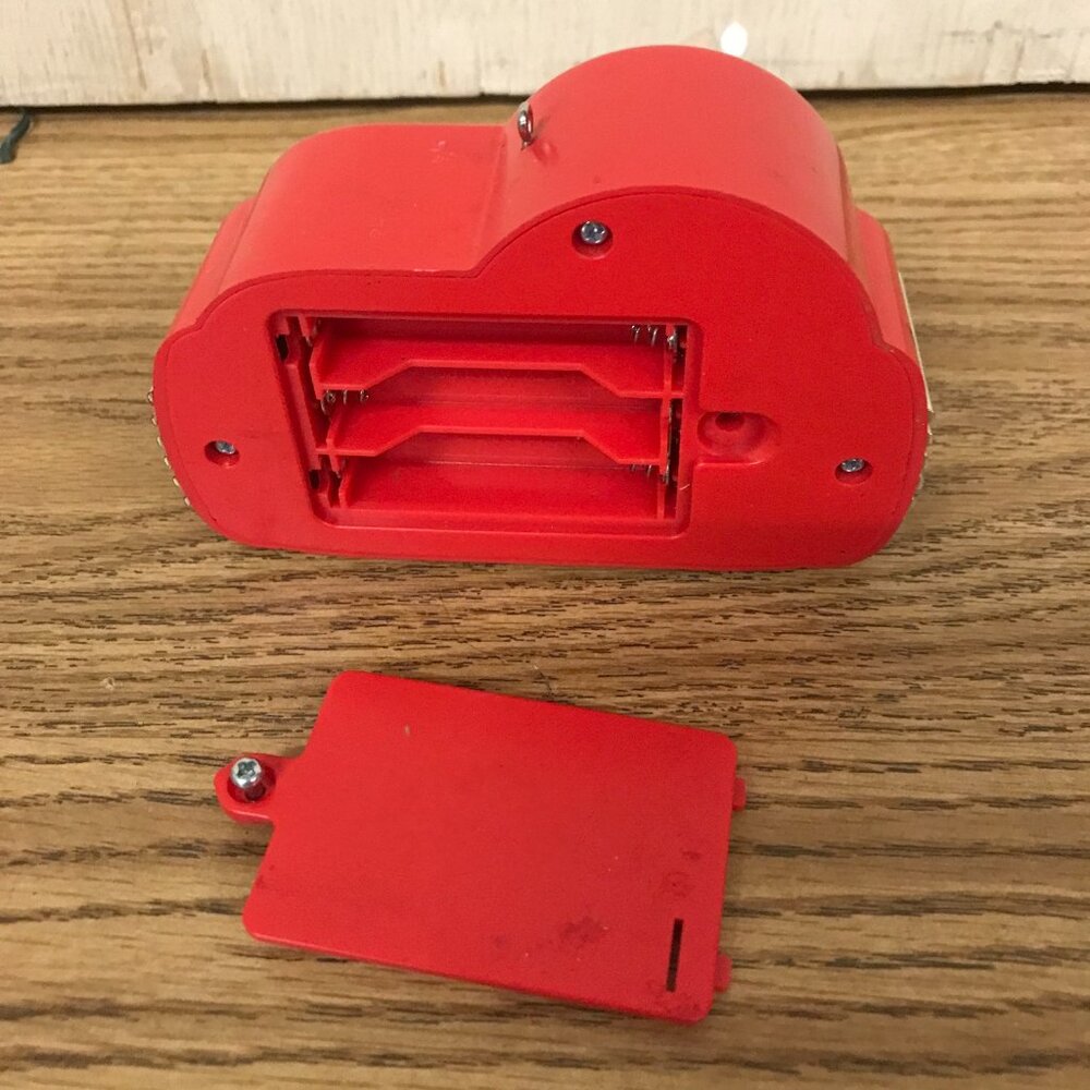 Hallmark Keepsake 2013 North Pole Countdown Radio with MP3 Player Red - Picture 4 of 6